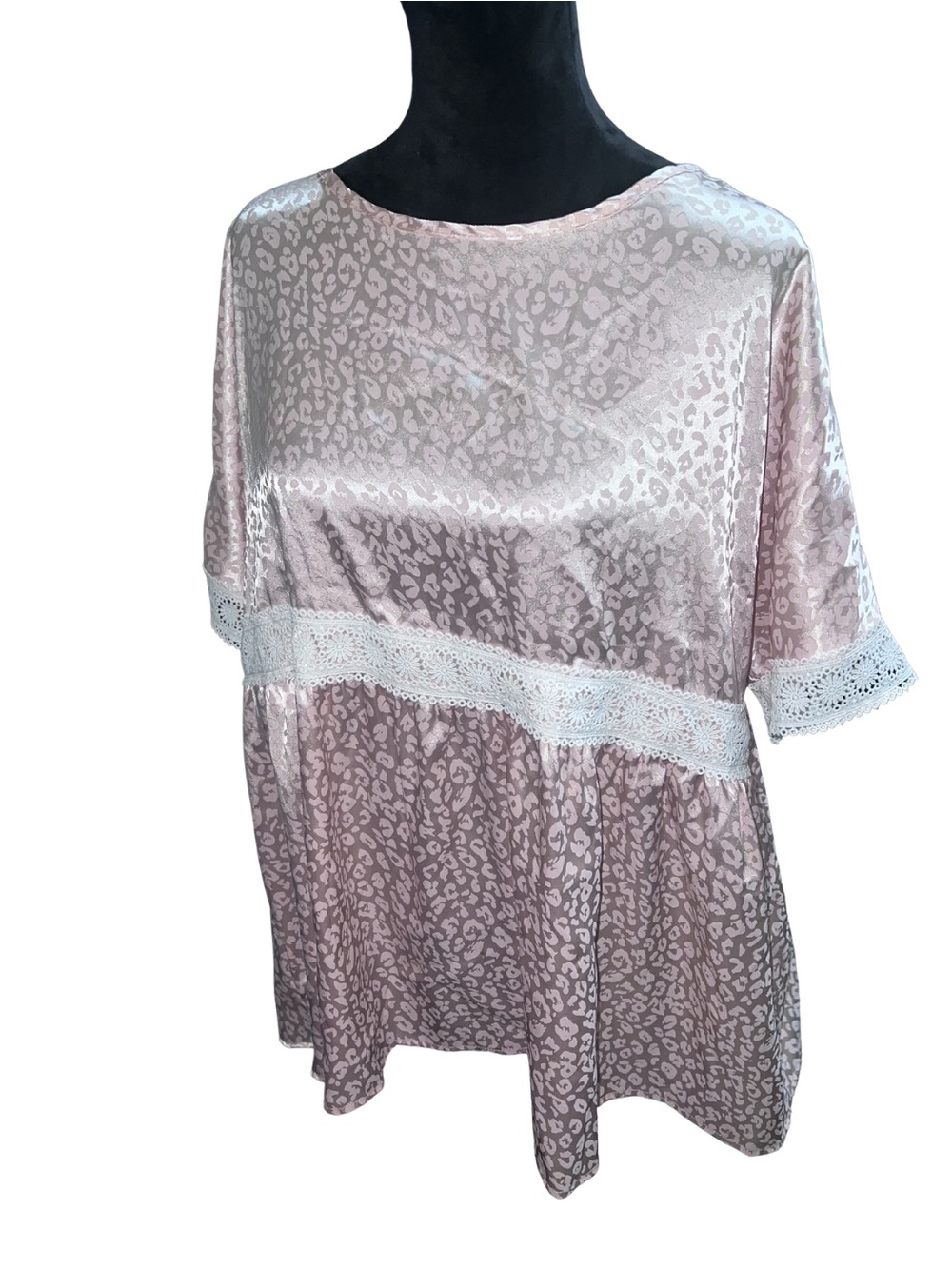 Love Blouse in Light Pink Leopard Satin with White Lace Trim